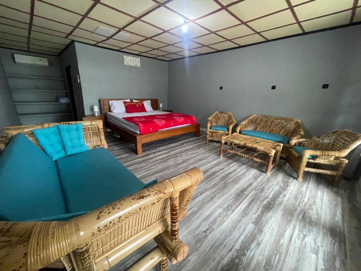 Supersuck Hotel Maluk Экстерьер фото